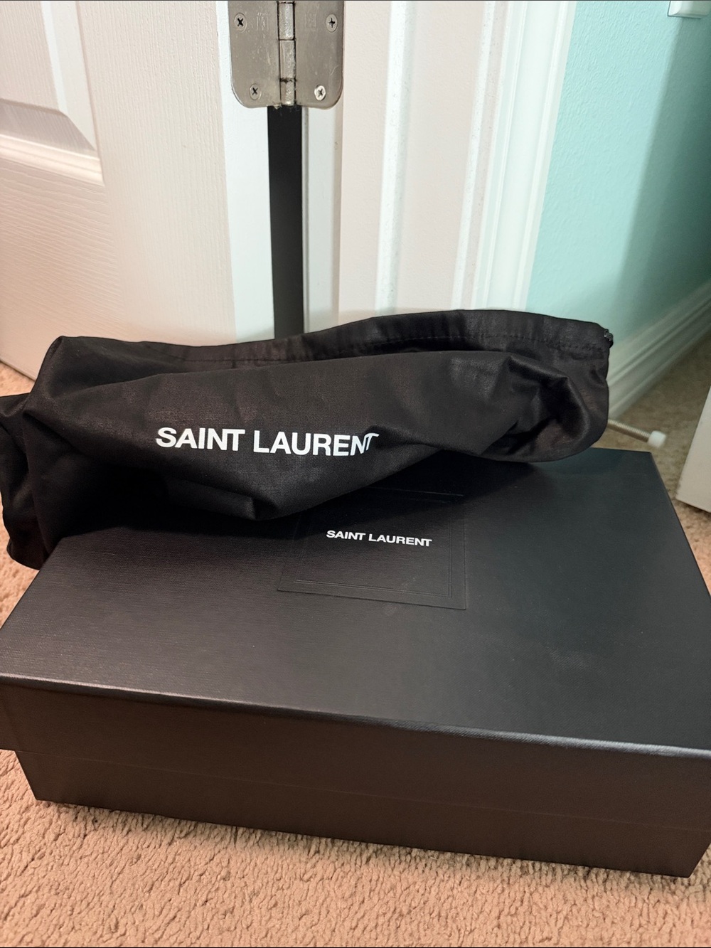 Saint Laurent Box with dust bag